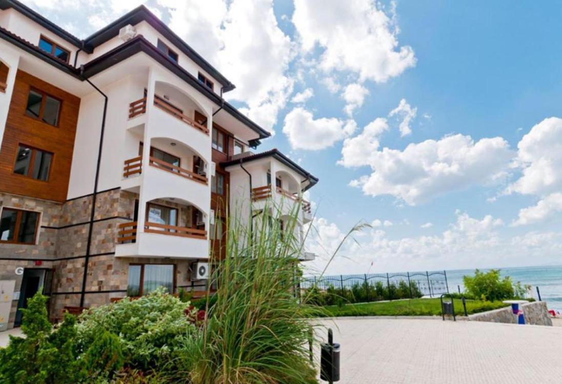 Apartment Robinson Beach Elenite First Line Sveti Vlas Exterior photo