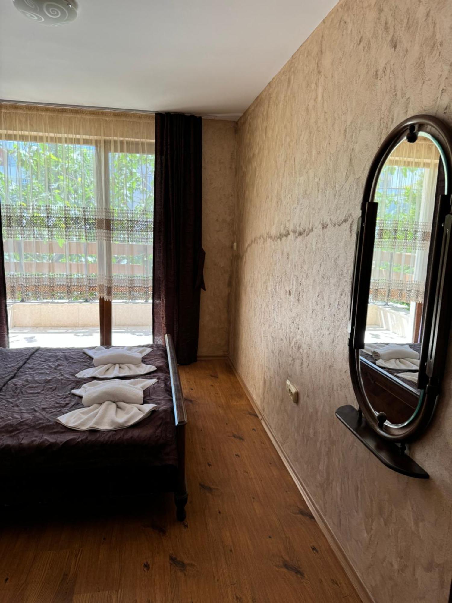 Apartment Robinson Beach Elenite First Line Sveti Vlas Exterior photo